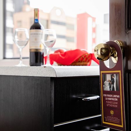 Stanford Suites Hotel Quito Esterno foto