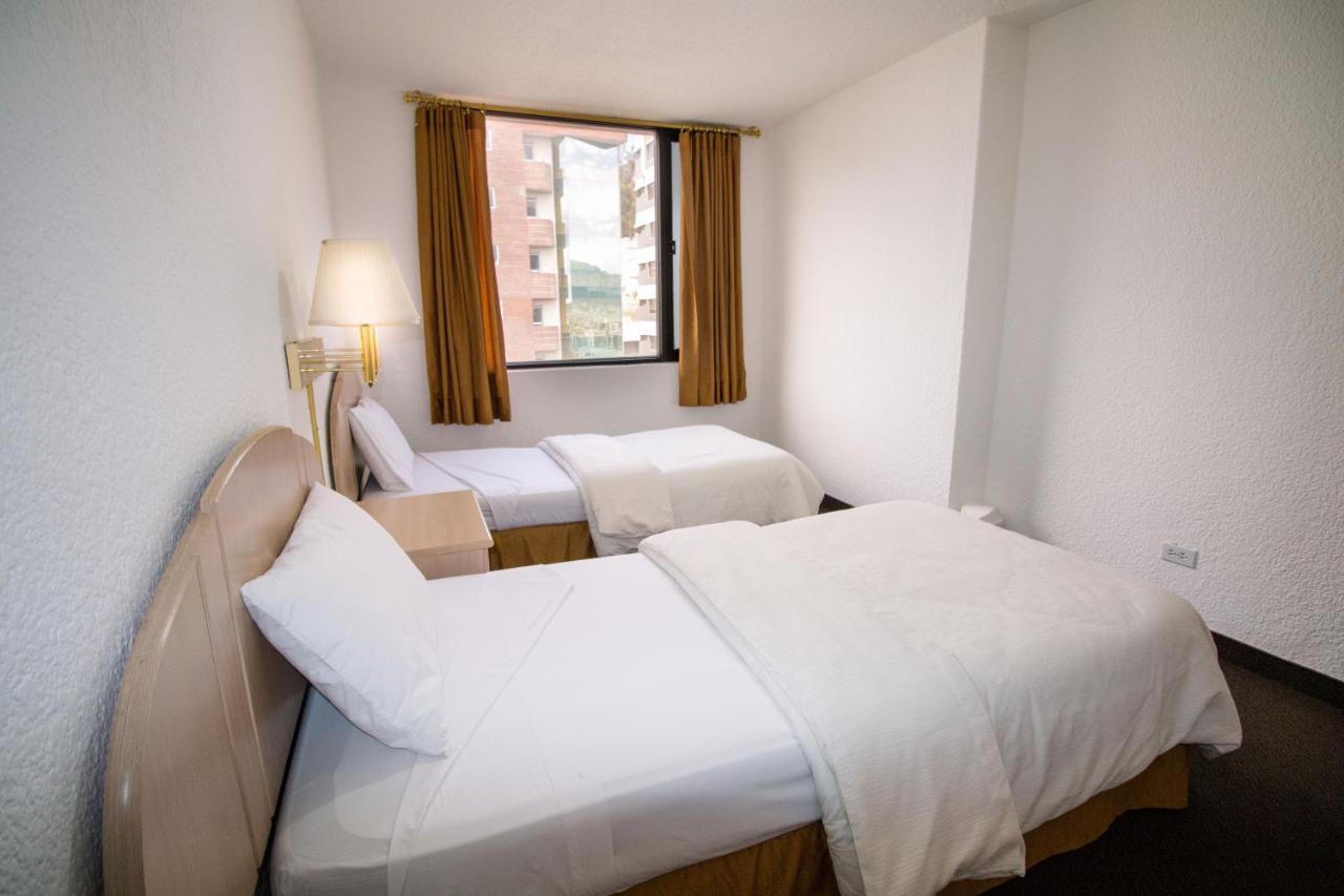 Stanford Suites Hotel Quito Esterno foto