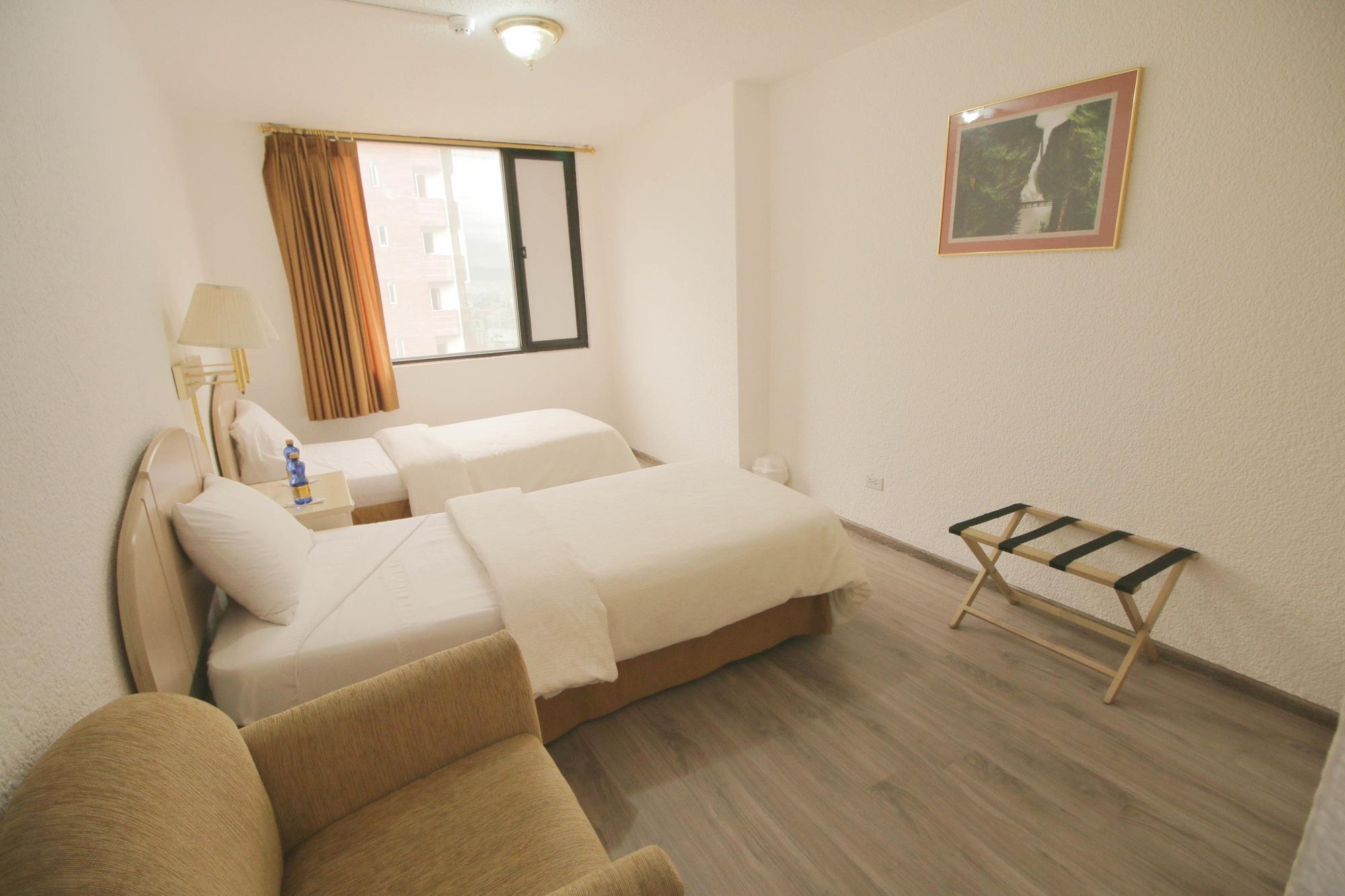 Stanford Suites Hotel Quito Esterno foto