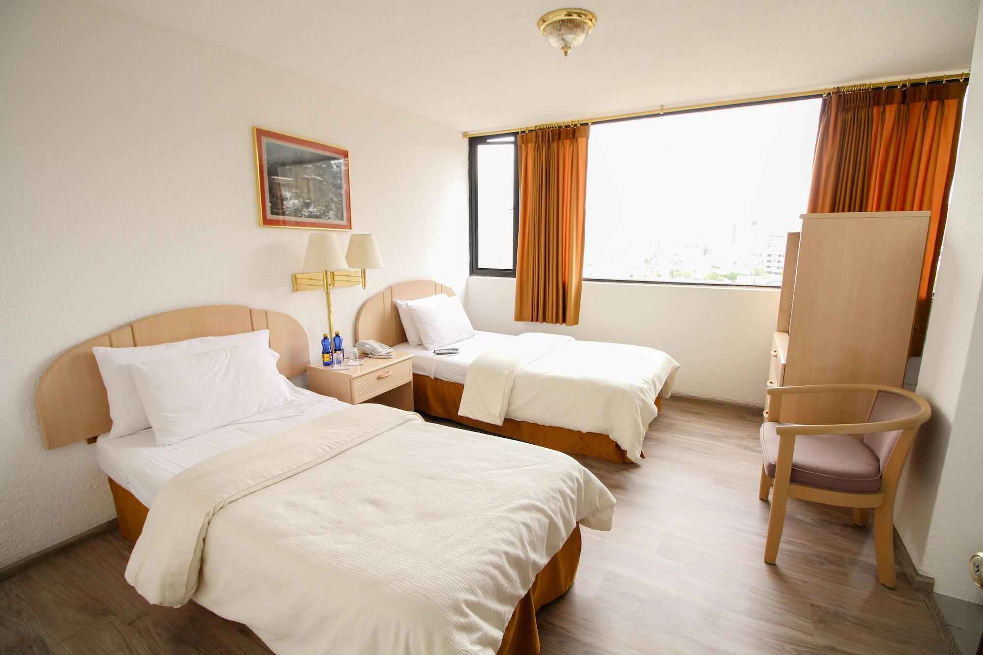 Stanford Suites Hotel Quito Esterno foto