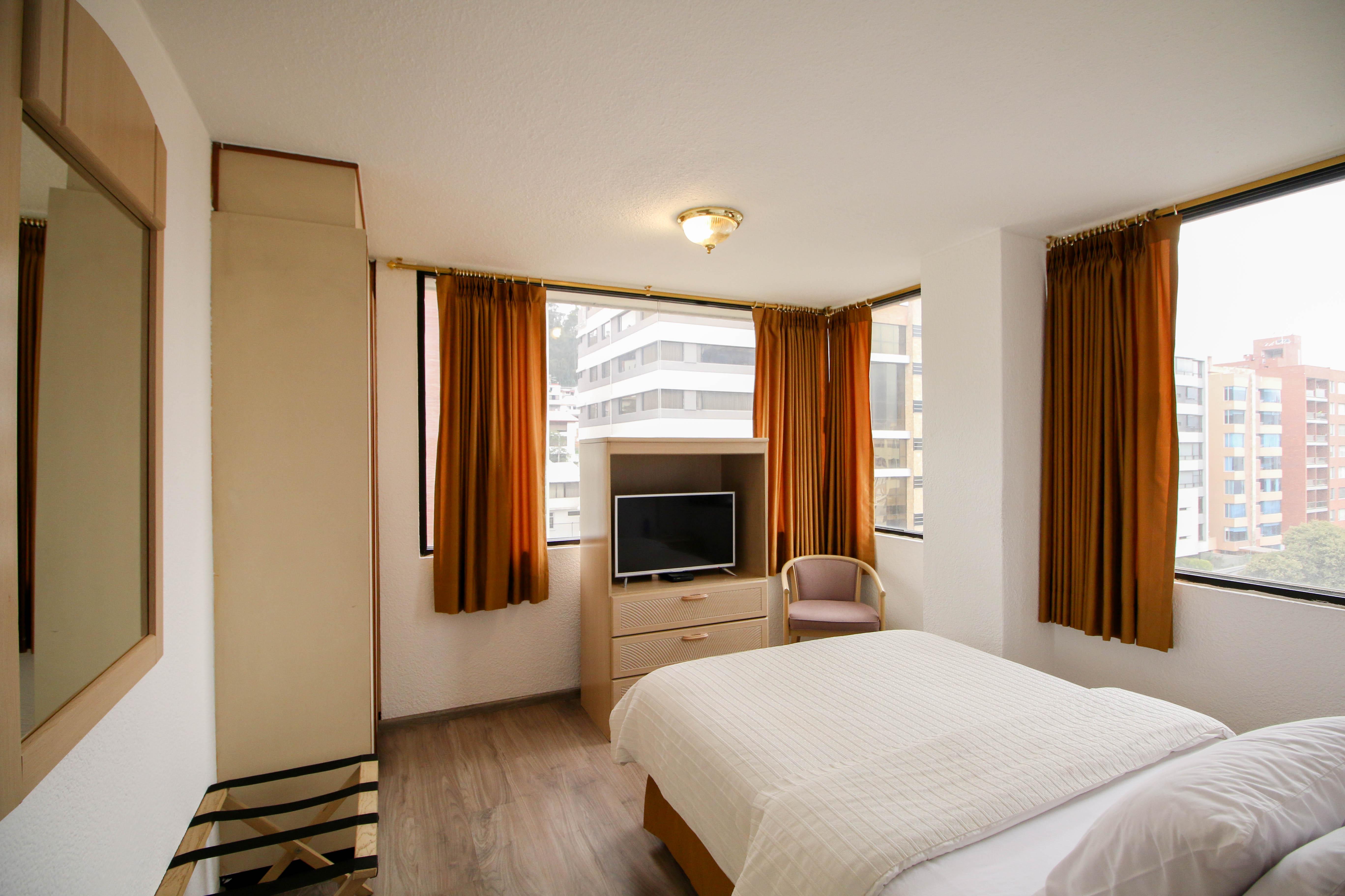 Stanford Suites Hotel Quito Esterno foto