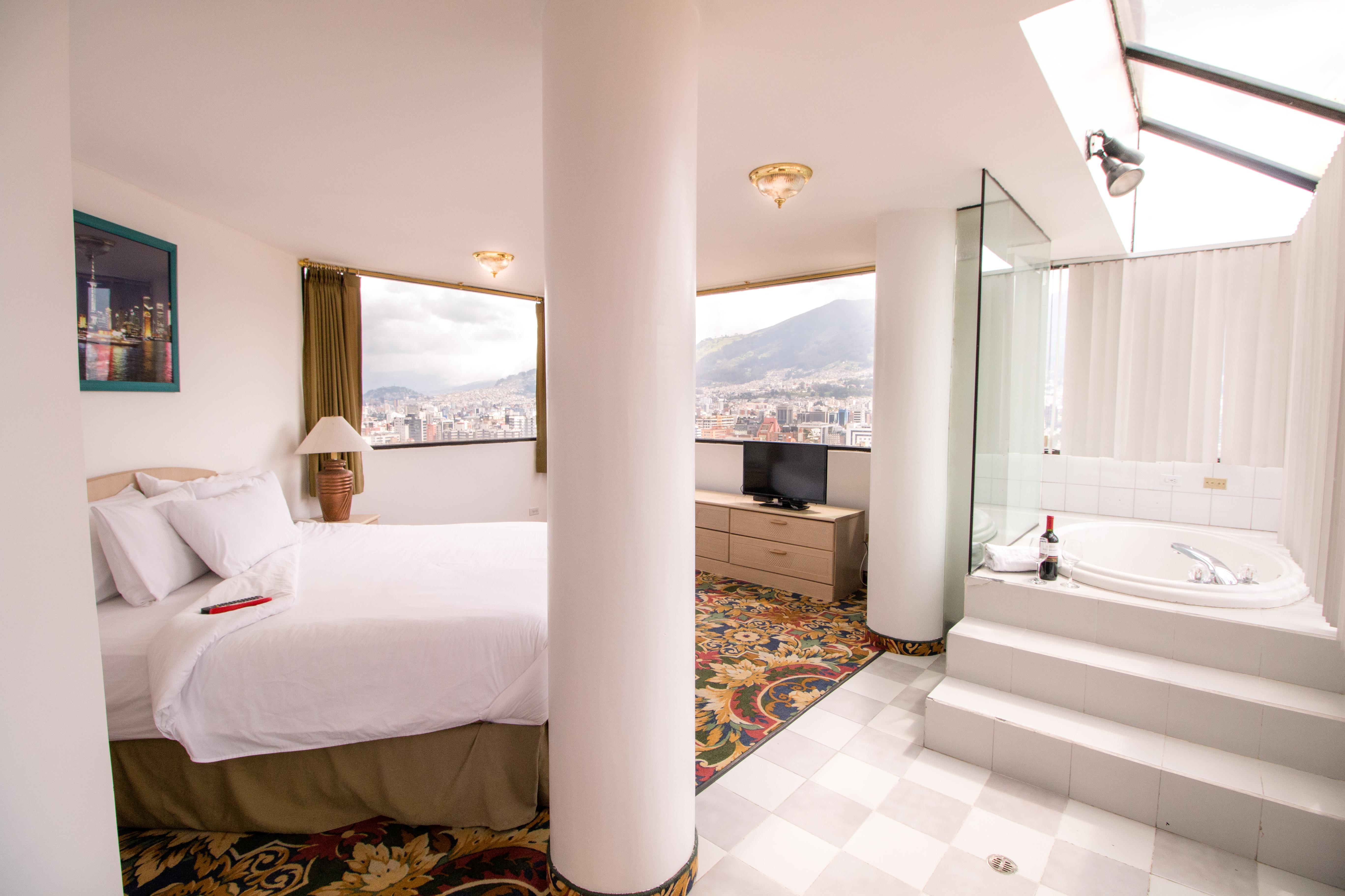 Stanford Suites Hotel Quito Esterno foto