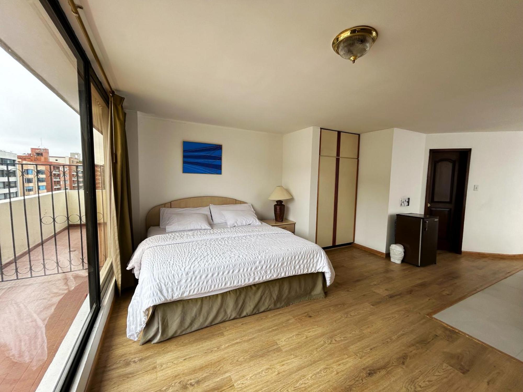 Stanford Suites Hotel Quito Esterno foto