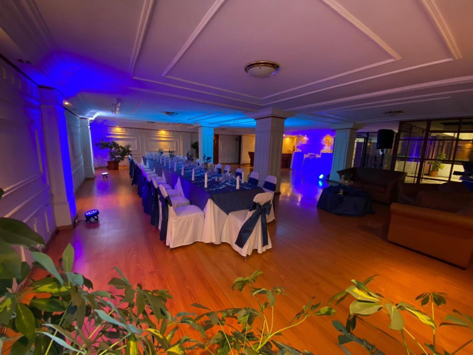 Stanford Suites Hotel Quito Esterno foto