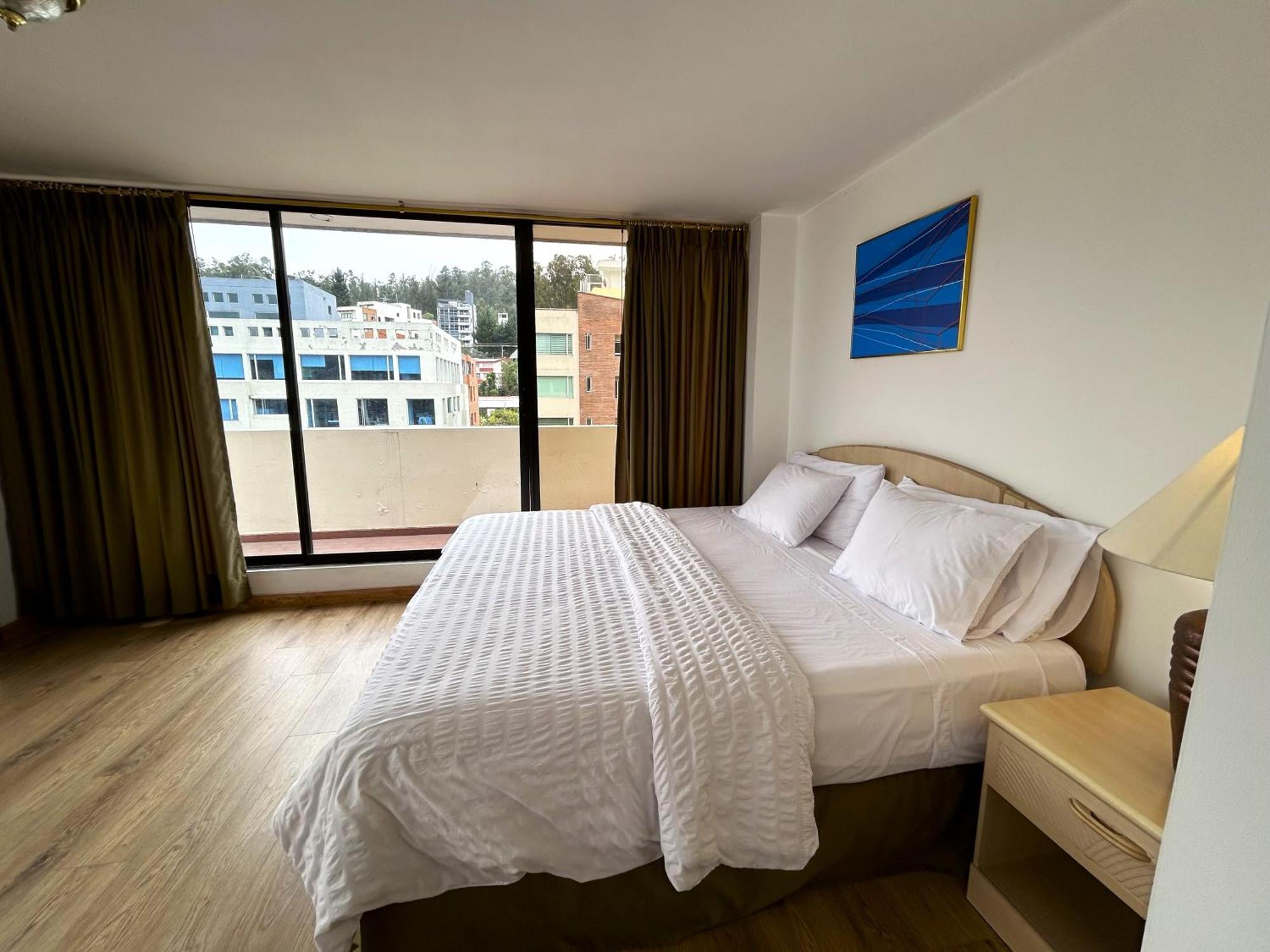 Stanford Suites Hotel Quito Esterno foto