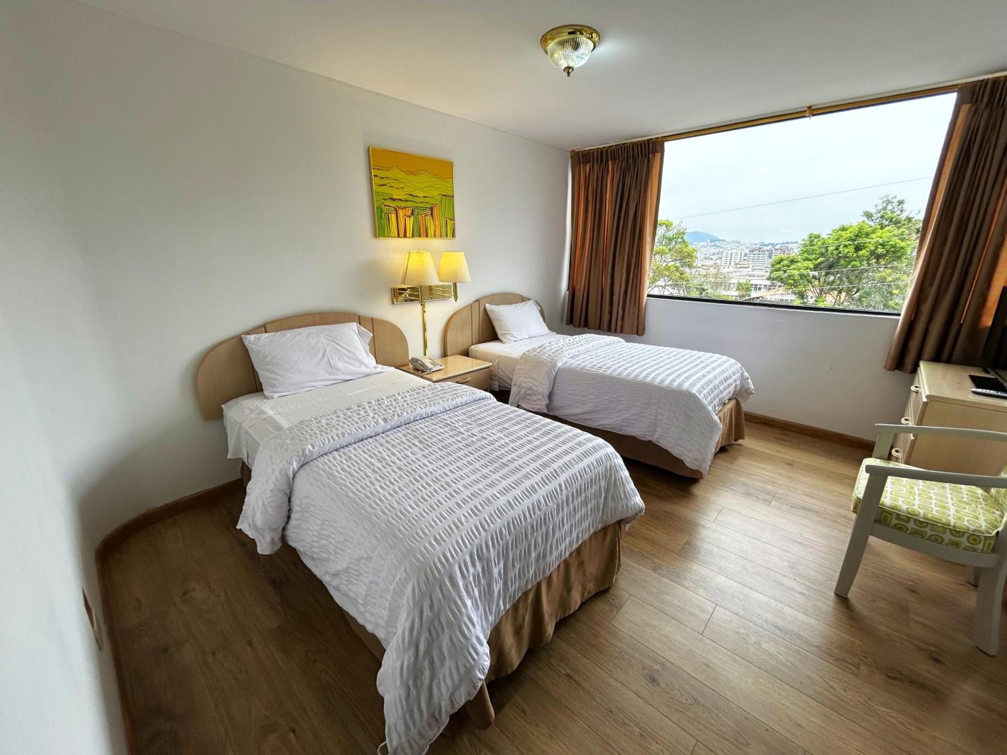 Stanford Suites Hotel Quito Esterno foto