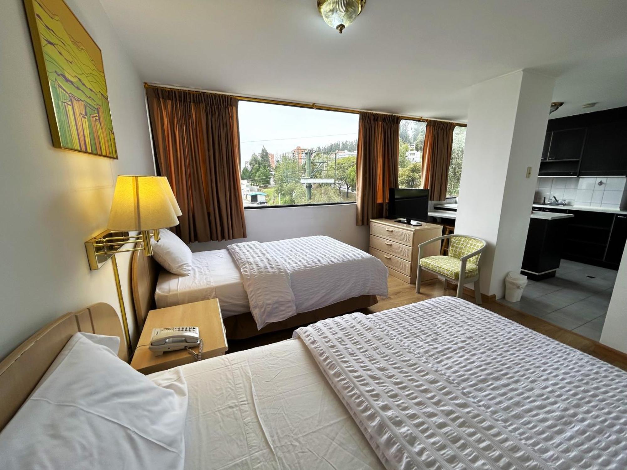 Stanford Suites Hotel Quito Esterno foto