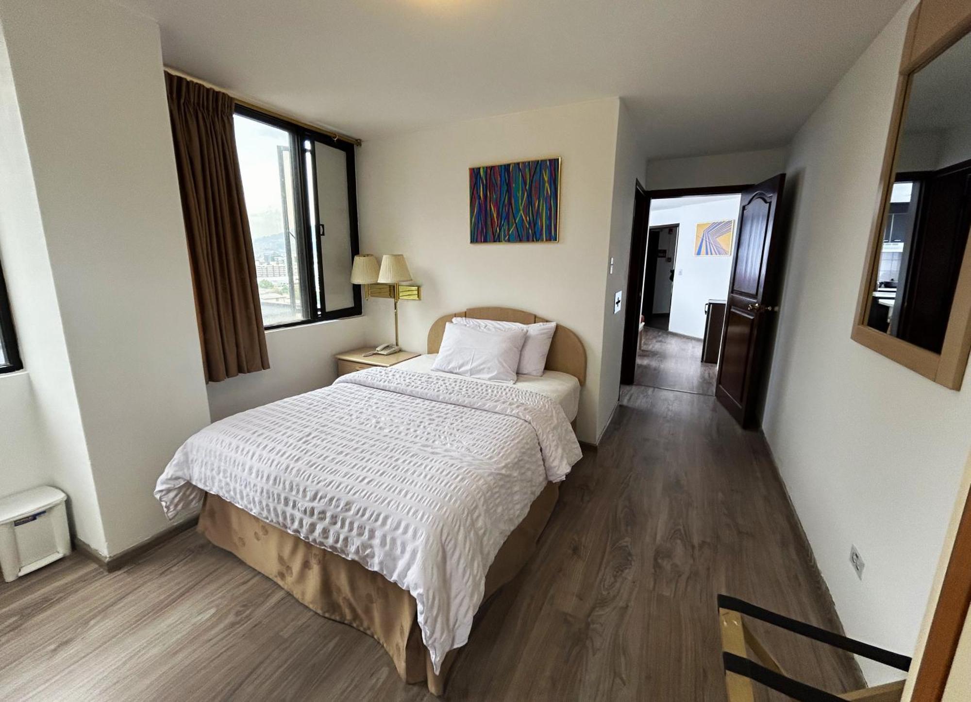 Stanford Suites Hotel Quito Esterno foto
