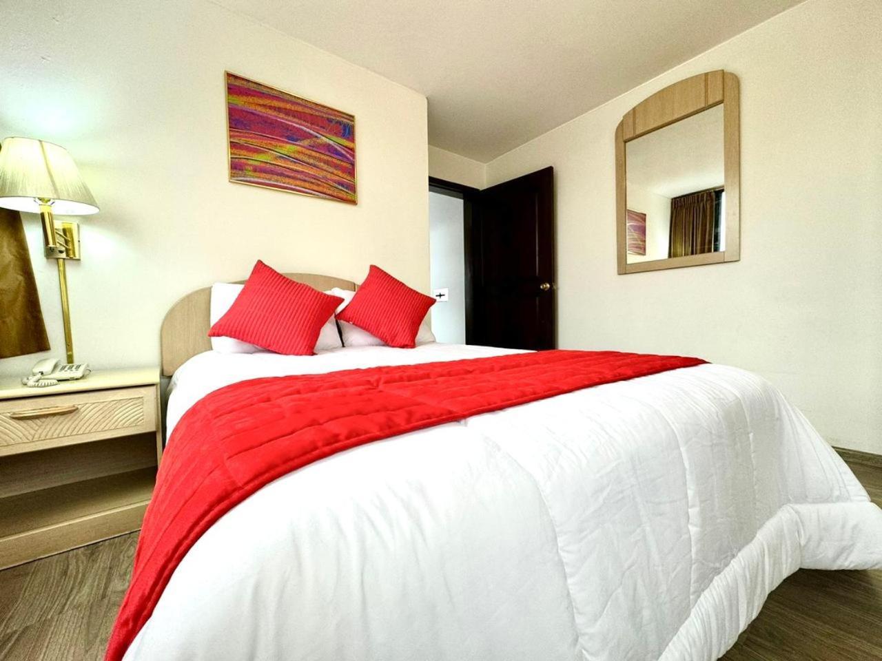 Stanford Suites Hotel Quito Esterno foto