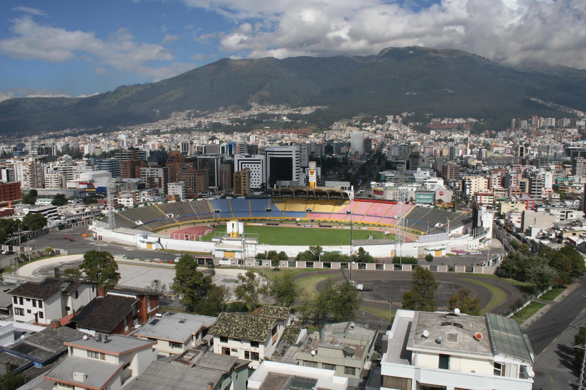 Stanford Suites Hotel Quito Esterno foto