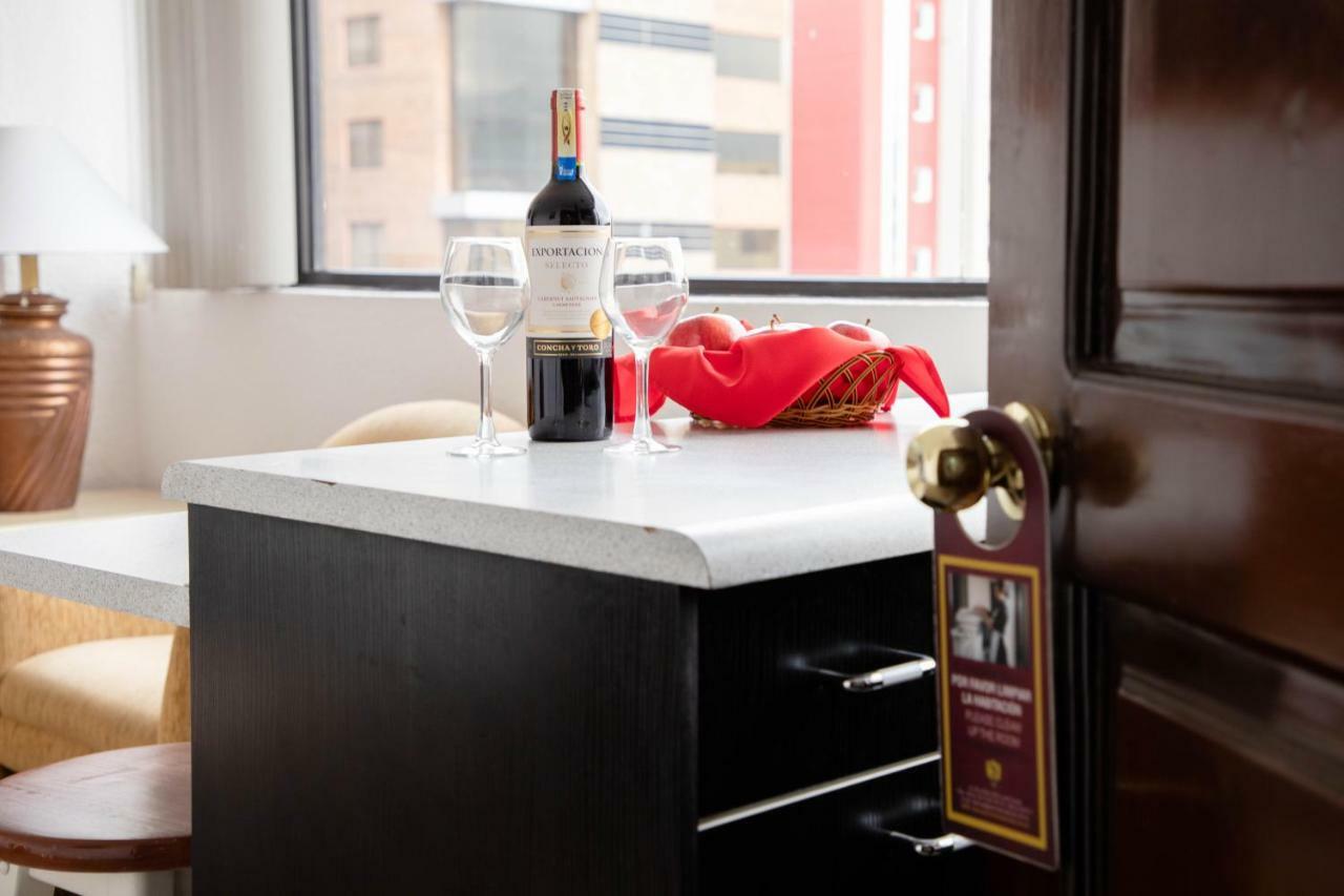 Stanford Suites Hotel Quito Esterno foto