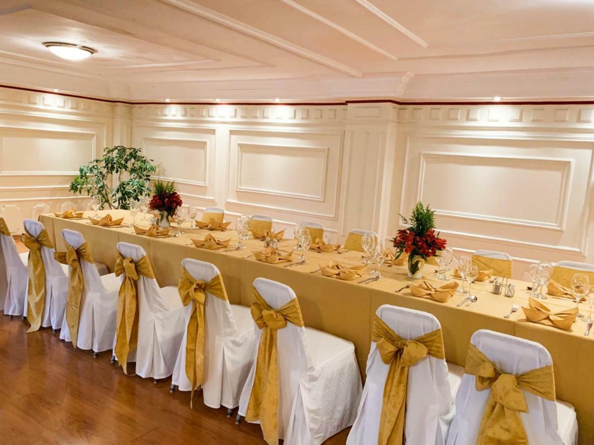 Stanford Suites Hotel Quito Esterno foto